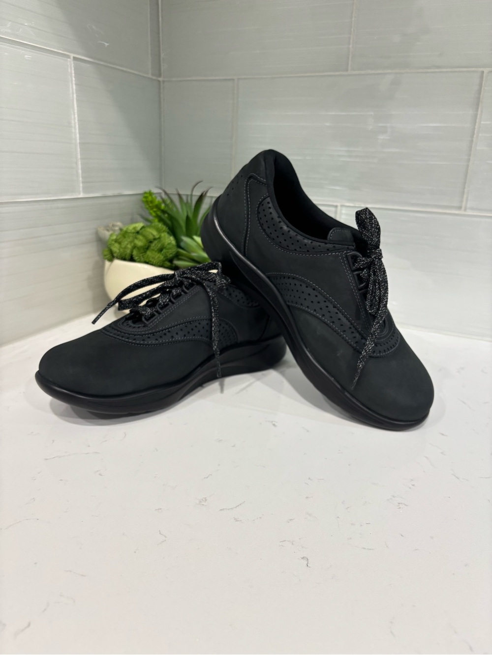 SAS Walk Easy Black Nubuck Leather Shoes Womens 6.5 WW Double Wide Comfort